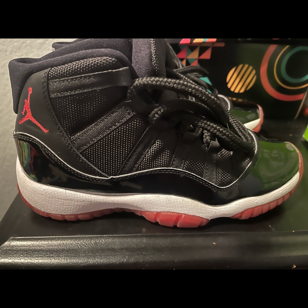 Air Jordan 11 Retro GS 'Bred' 2019 – Size US 5 Y